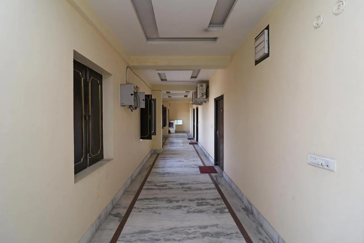 Hotel Oyo 24951 Vaibhav Palace Agra