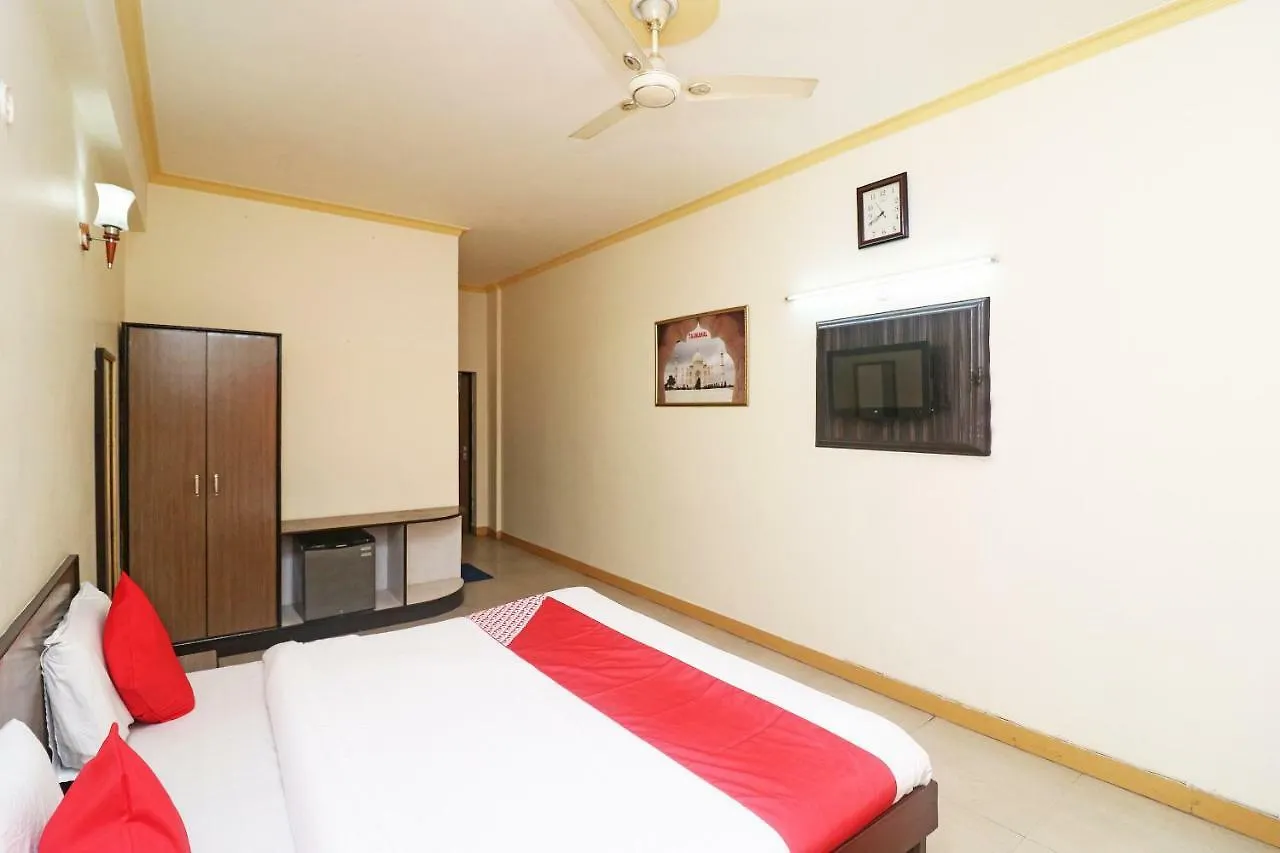 *** Hotel Oyo 24951 Vaibhav Palace Agra  India