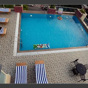 4* Hotel Atulyaa Taj